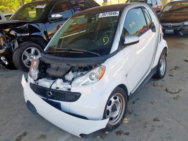 WMEEJ3BA4DK696089 - 2013 SMART FORTWO PUR WHITE photo 2