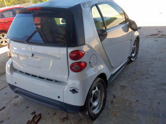 WMEEJ3BA4DK696089 - 2013 SMART FORTWO PUR WHITE photo 4