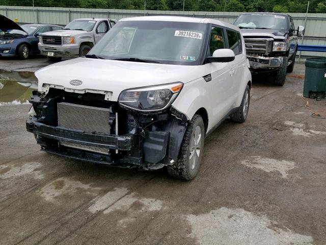 KNDJN2A28F7208483 - 2015 KIA SOUL WHITE photo 2