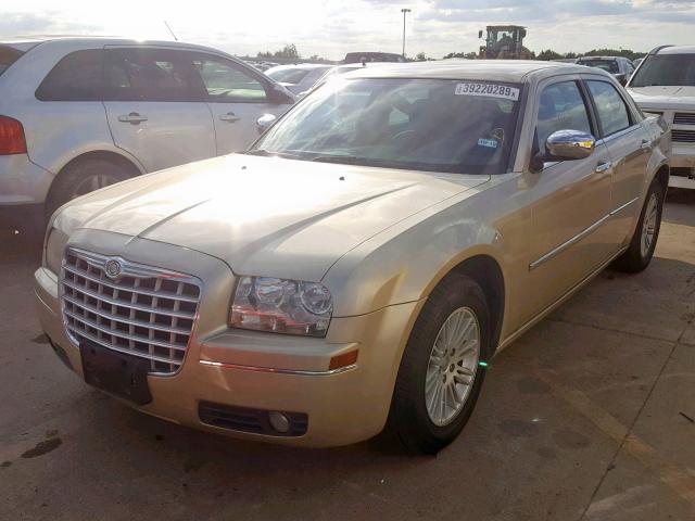 2C3CA4CD8AH206734 - 2010 CHRYSLER 300 TOURIN CREAM photo 2