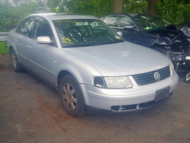 WVWTH23B6YE266023 - 2000 VOLKSWAGEN PASSAT GLS SILVER photo 1