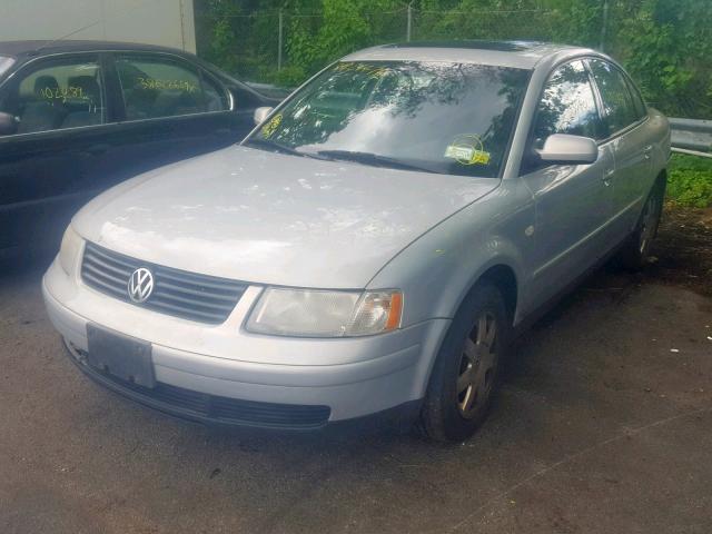 WVWTH23B6YE266023 - 2000 VOLKSWAGEN PASSAT GLS SILVER photo 2