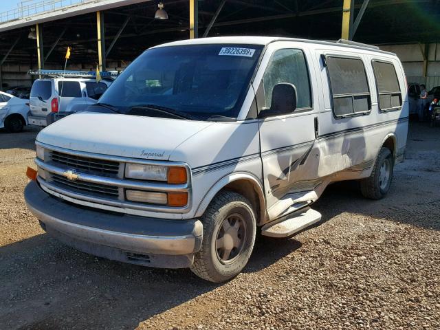 1GBFG15M8T1011242 - 1996 CHEVROLET G10 WHITE photo 2