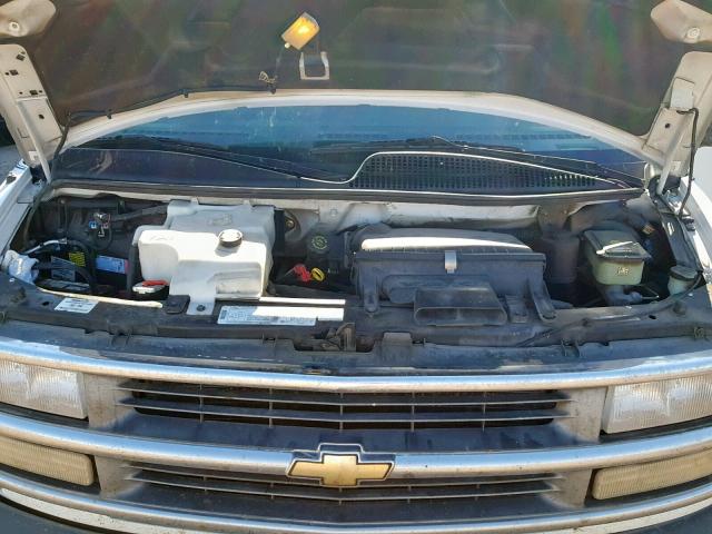 1GBFG15M8T1011242 - 1996 CHEVROLET G10 WHITE photo 7