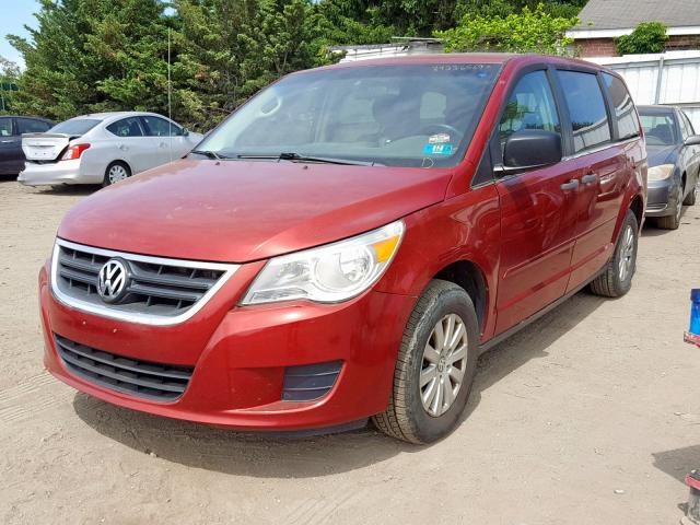 2V8HW44179R599577 - 2009 VOLKSWAGEN ROUTAN S RED photo 2