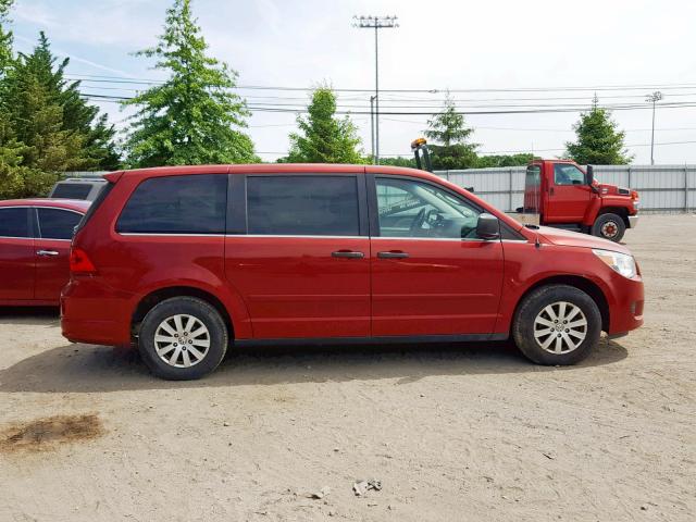 2V8HW44179R599577 - 2009 VOLKSWAGEN ROUTAN S RED photo 9