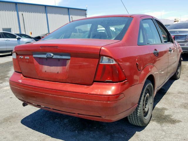 1FAFP34N95W283926 - 2005 FORD FOCUS ZX4 RED photo 4