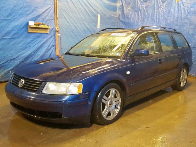 WVWWH23B0YE329324 - 2000 VOLKSWAGEN PASSAT GLX BLUE photo 2