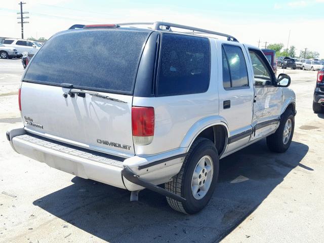 1GNDT13W3V2105343 - 1997 CHEVROLET BLAZER SILVER photo 4