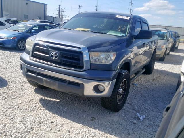 5TFEM5F17AX009889 - 2010 TOYOTA TUNDRA CRE GRAY photo 2