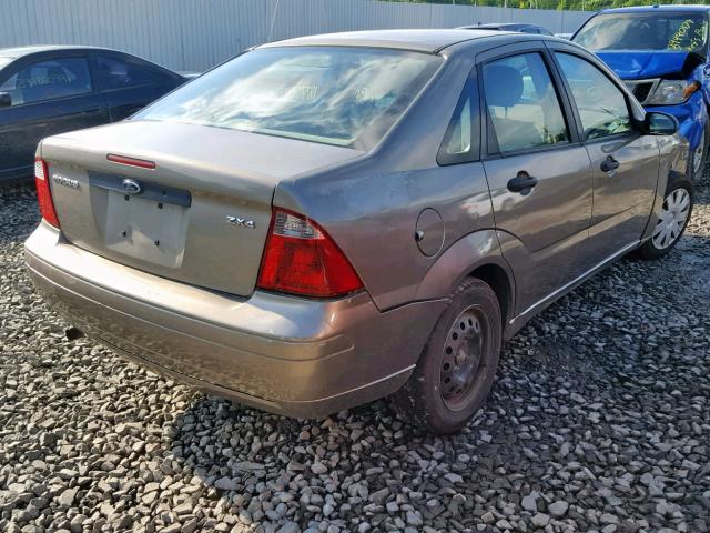 1FAFP34N15W260379 - 2005 FORD FOCUS ZX4 GOLD photo 4