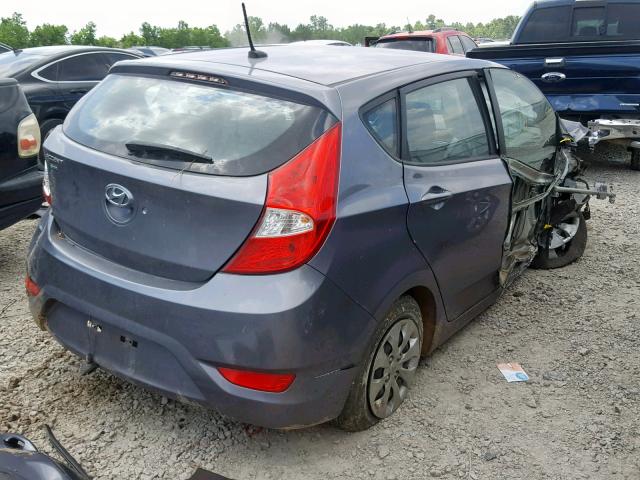 KMHCT5AE5HU304971 - 2017 HYUNDAI ACCENT SE GRAY photo 4