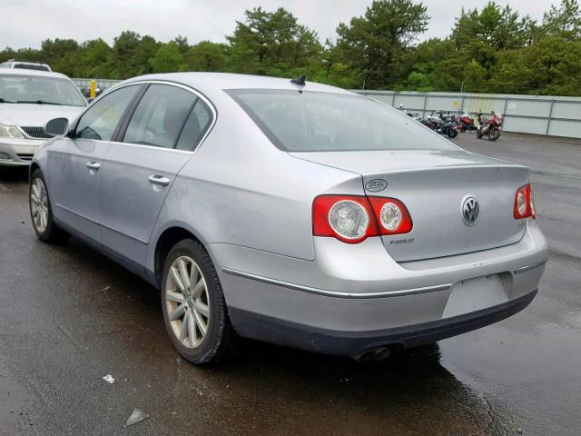 WVWJM7AN5AE070111 - 2010 VOLKSWAGEN PASSAT KOM SILVER photo 3