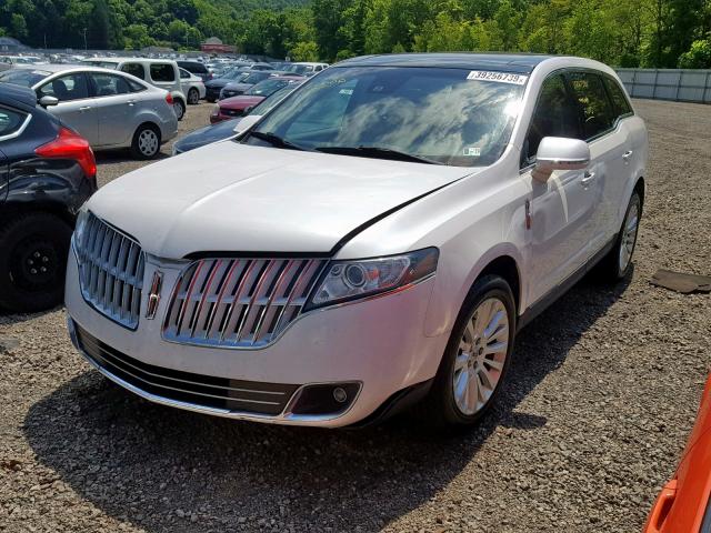 2LMHJ5AR9ABJ09020 - 2010 LINCOLN MKT WHITE photo 2