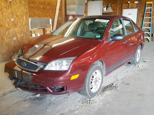 1FAHP34N46W256000 - 2006 FORD FOCUS ZX4 MAROON photo 2