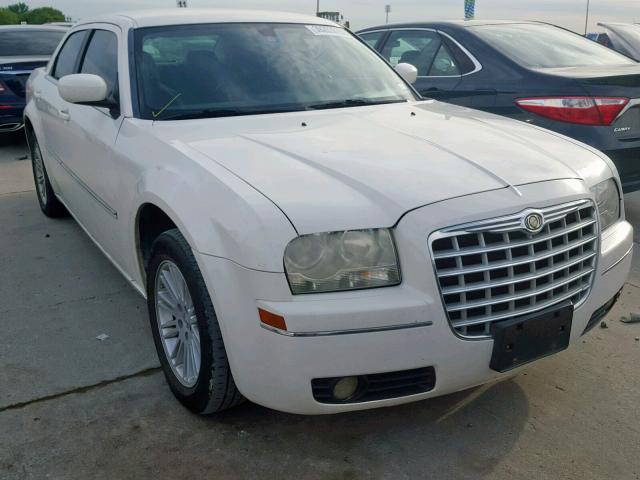 2C3KA53V59H583947 - 2009 CHRYSLER 300 TOURIN WHITE photo 1