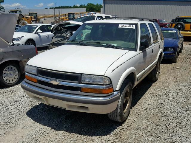 1GNCS13WX12148134 - 2001 CHEVROLET BLAZER WHITE photo 2