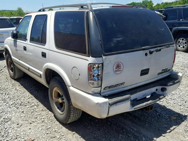 1GNCS13WX12148134 - 2001 CHEVROLET BLAZER WHITE photo 3