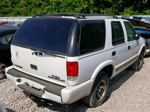 1GNCS13WX12148134 - 2001 CHEVROLET BLAZER WHITE photo 4