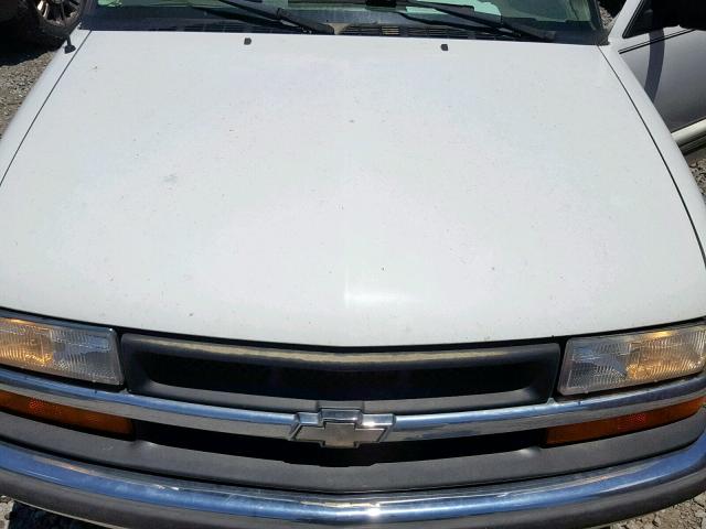 1GNCS13WX12148134 - 2001 CHEVROLET BLAZER WHITE photo 7