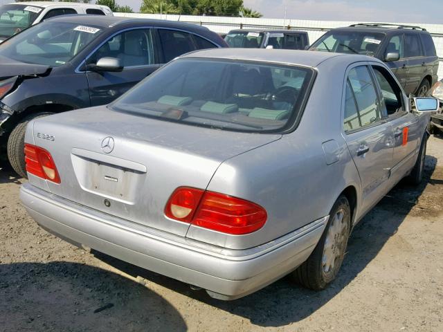 WDBJF65F7WA700165 - 1998 MERCEDES-BENZ E 320 SILVER photo 4