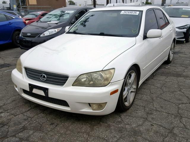 JTHBD182710009626 - 2001 LEXUS IS 300 WHITE photo 2