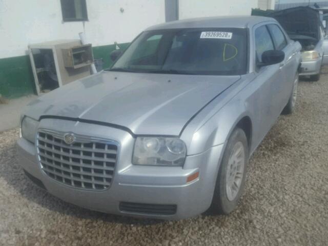 2C3KA43R77H889459 - 2007 CHRYSLER 300 SILVER photo 2