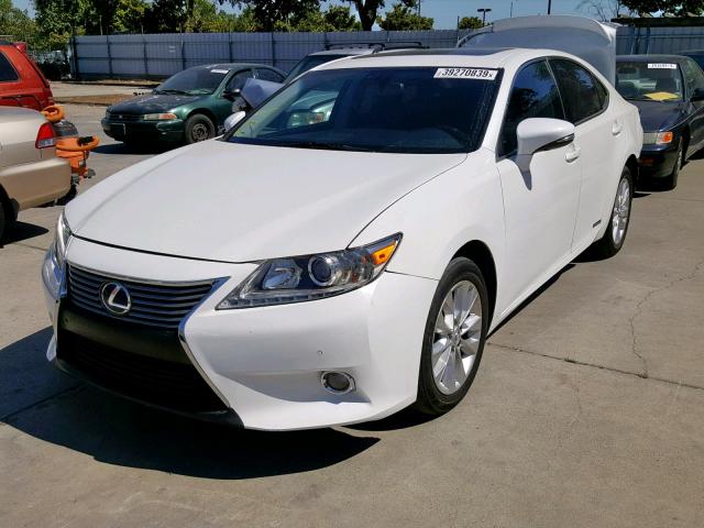 JTHBW1GG8D2009344 - 2013 LEXUS ES 300H WHITE photo 2