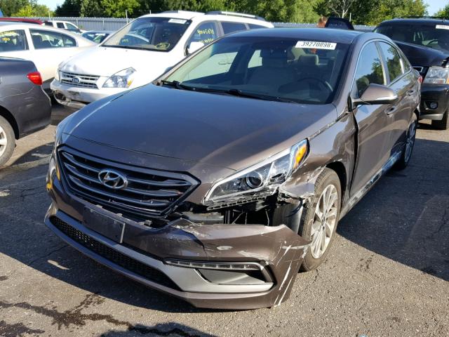 5NPE34AF7FH065611 - 2015 HYUNDAI SONATA SPO BROWN photo 2