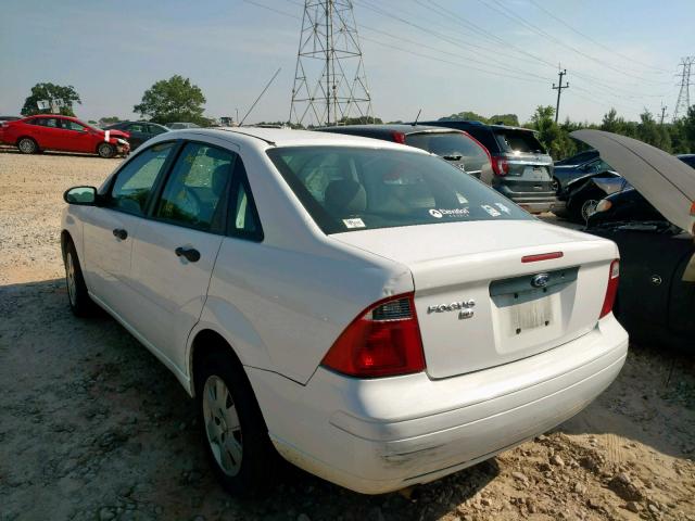 1FAHP34N57W270165 - 2007 FORD FOCUS ZX4 WHITE photo 3