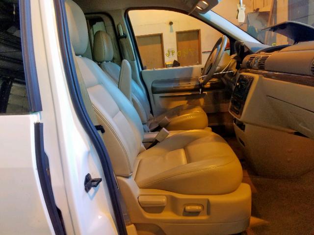 2FMZA58204BA30011 - 2004 FORD FREESTAR L WHITE photo 5