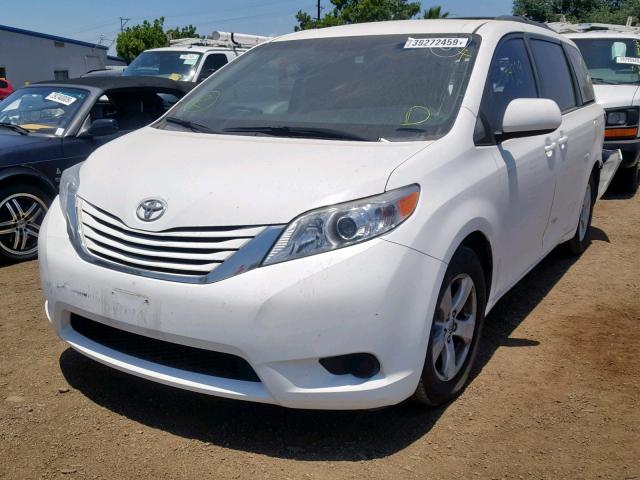 5TDKZ3DC6HS785511 - 2017 TOYOTA SIENNA LE WHITE photo 2