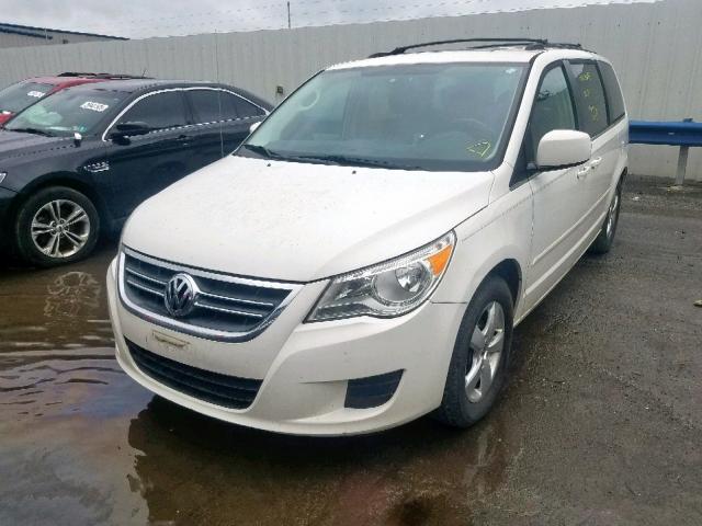 2V8HW34109R541045 - 2009 VOLKSWAGEN ROUTAN SE WHITE photo 2