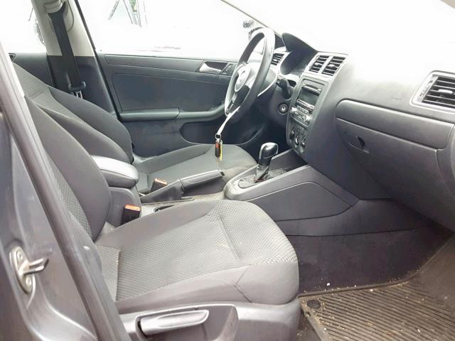 3VW2K7AJ9EM357018 - 2014 VOLKSWAGEN JETTA BASE GRAY photo 5