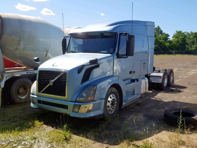 4V4NC9EH1DN568139 - 2013 VOLVO VN VNL BLUE photo 2