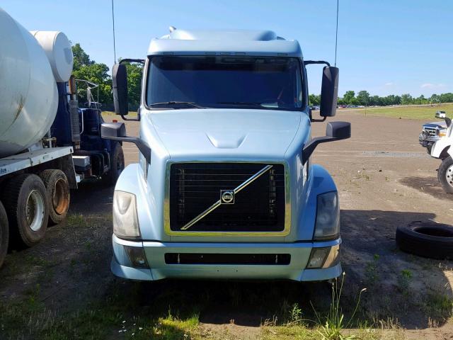 4V4NC9EH1DN568139 - 2013 VOLVO VN VNL BLUE photo 9