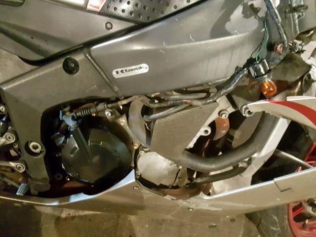 JKBZXJD186A001675 - 2006 KAWASAKI ZX636 C1 SILVER photo 7