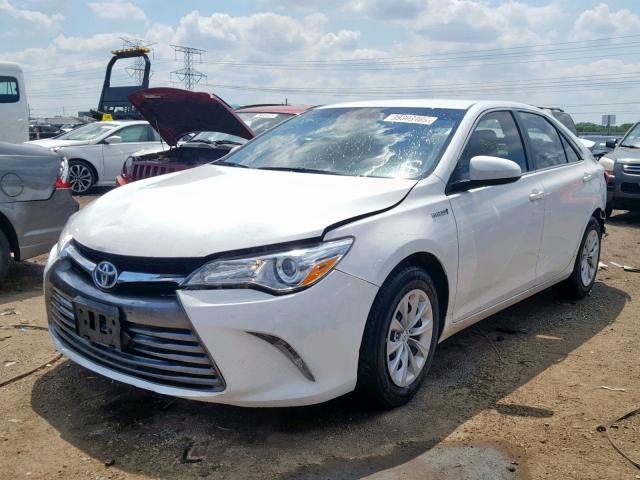 4T1BD1FK4HU216252 - 2017 TOYOTA CAMRY HYBR WHITE photo 2