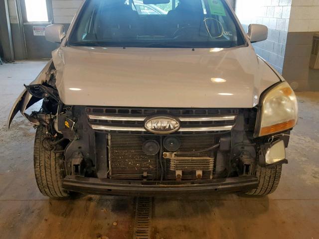 KNDJE723177348543 - 2007 KIA SPORTAGE E SILVER photo 9