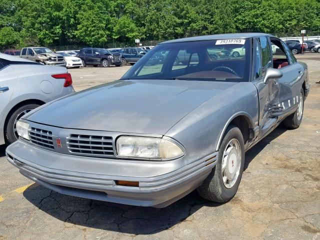 1G3HN52K3S4820584 - 1995 OLDSMOBILE 88 ROYALE SILVER photo 2