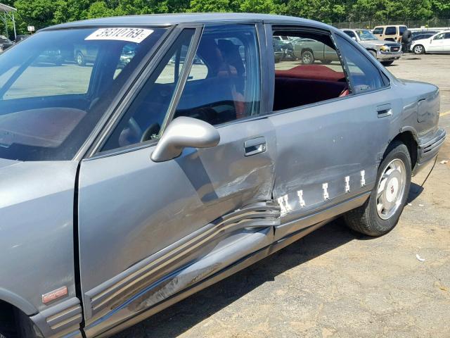 1G3HN52K3S4820584 - 1995 OLDSMOBILE 88 ROYALE SILVER photo 9