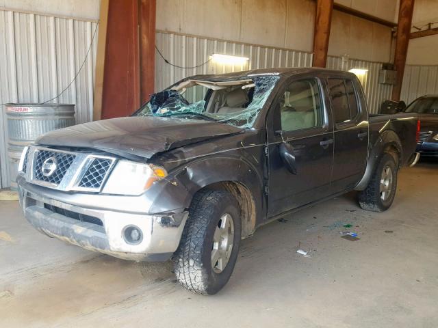 1N6AD07U46C418115 - 2006 NISSAN FRONTIER C GRAY photo 2