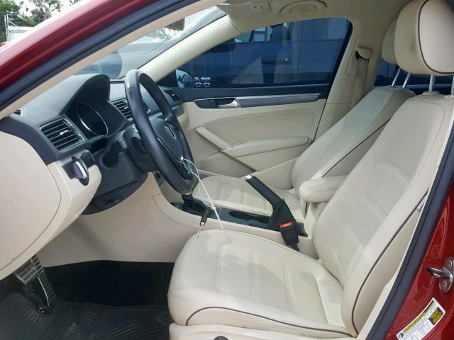 1VWDT7A34HC028420 - 2017 VOLKSWAGEN PASSAT R-L BURGUNDY photo 5
