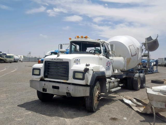 1M2P264C1SM017915 - 1995 MACK 600 RD600 WHITE photo 2