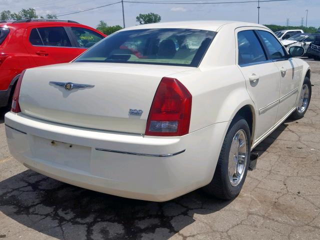 2C3KA53G66H228511 - 2006 CHRYSLER 300 TOURIN WHITE photo 4