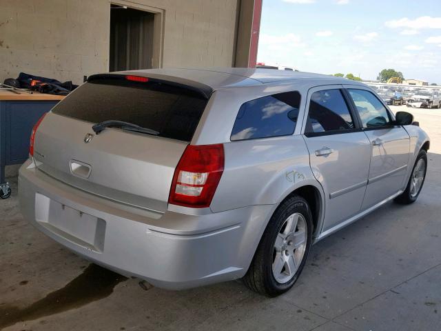 2D4FV47T77H899788 - 2007 DODGE MAGNUM SE SILVER photo 4