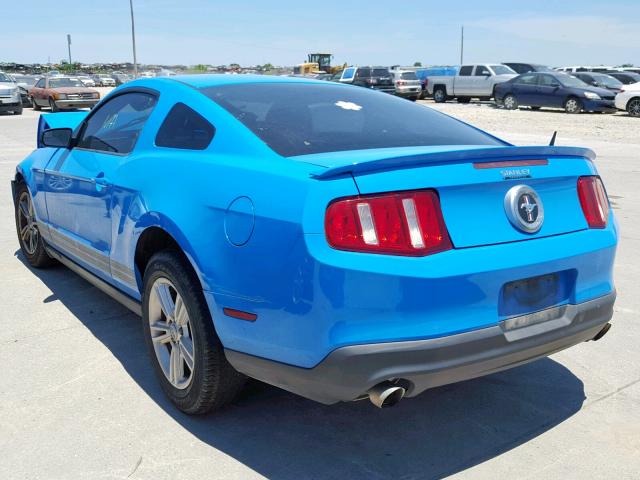 1ZVBP8AM6C5278586 - 2012 FORD MUSTANG BLUE photo 3