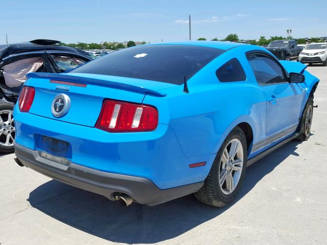 1ZVBP8AM6C5278586 - 2012 FORD MUSTANG BLUE photo 4
