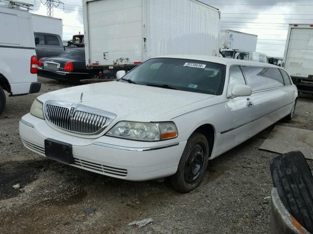 1L1FM88W86Y607423 - 2006 LINCOLN TOWN CAR E WHITE photo 2