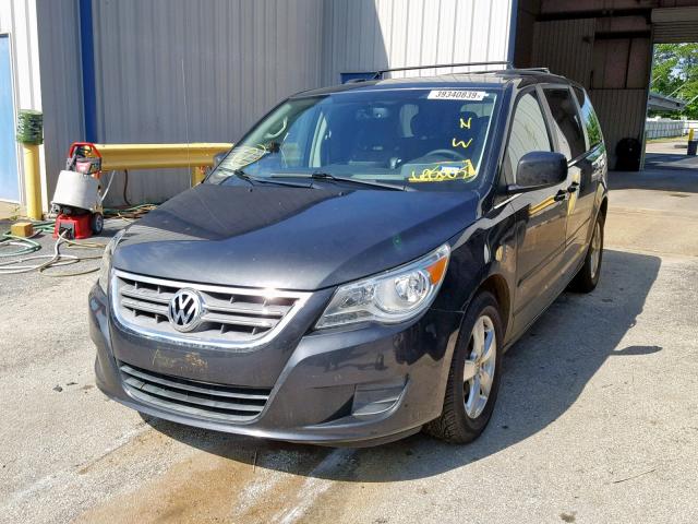 2V4RW3DG1BR695005 - 2011 VOLKSWAGEN ROUTAN SE CHARCOAL photo 2